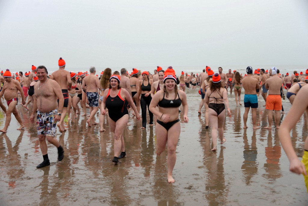 ../Images/Nieuwjaarsduik Nederzandt 2020 075.jpg